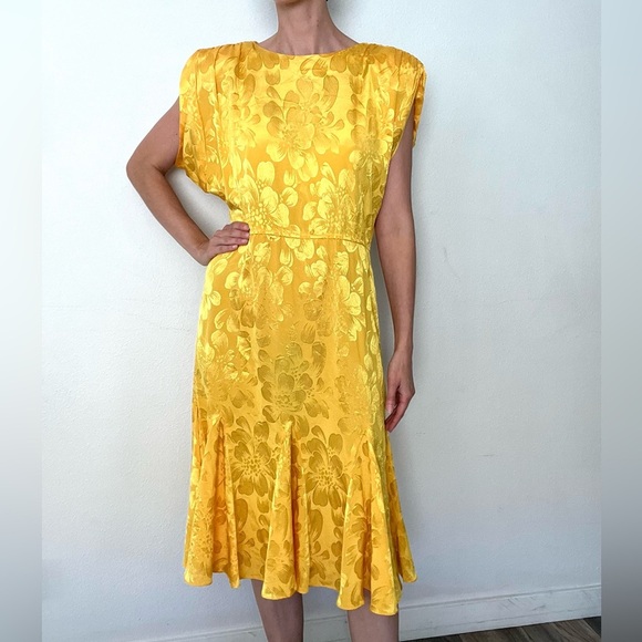 Elegant Yellow Floral Midi Dress - Picture 4 of 9